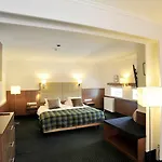 Golden Tulip 4*