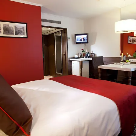 Отель Golden Tulip 4*