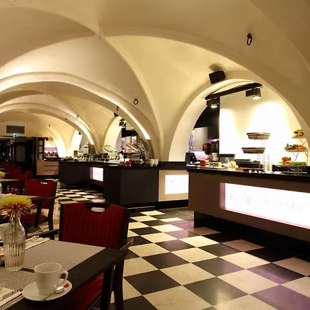 Отель Golden Tulip Ден Бош