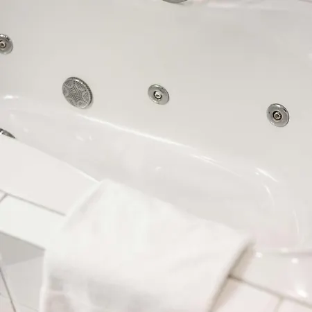 Golden Tulip 4*
