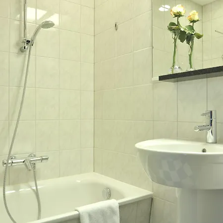 Hotel Golden Tulip 4*