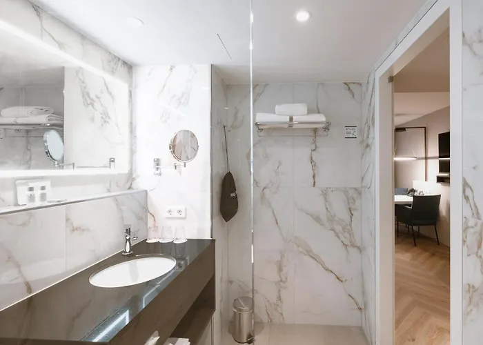 Hotel Golden Tulip 4*