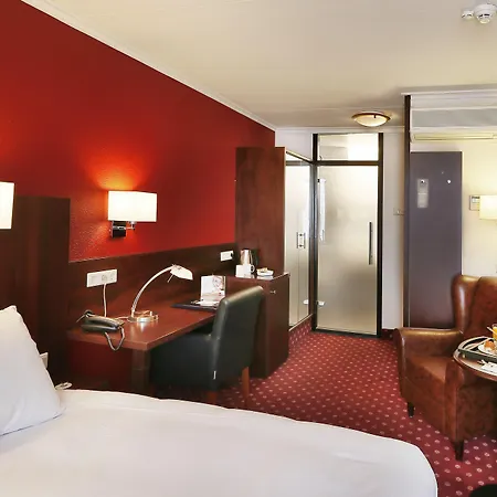 فندق Golden Tulip دين بوس