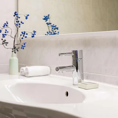 Golden Tulip فندق دين بوس