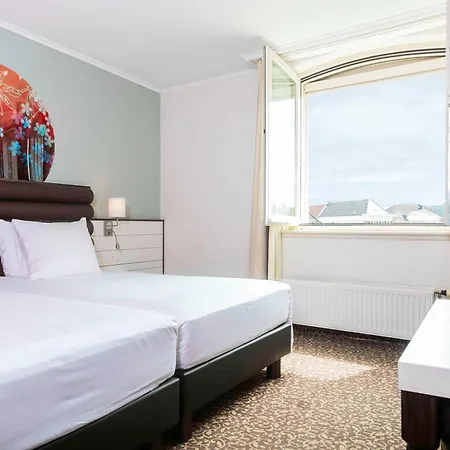 فندق Golden Tulip دين بوس