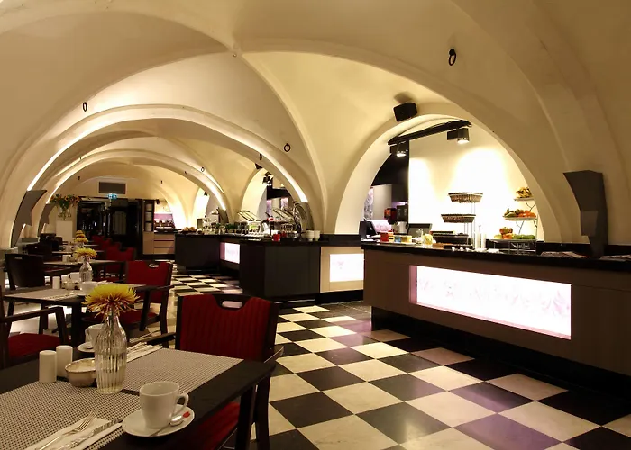 Hotell Golden Tulip 's-Hertogenbosch (Den Bosch)